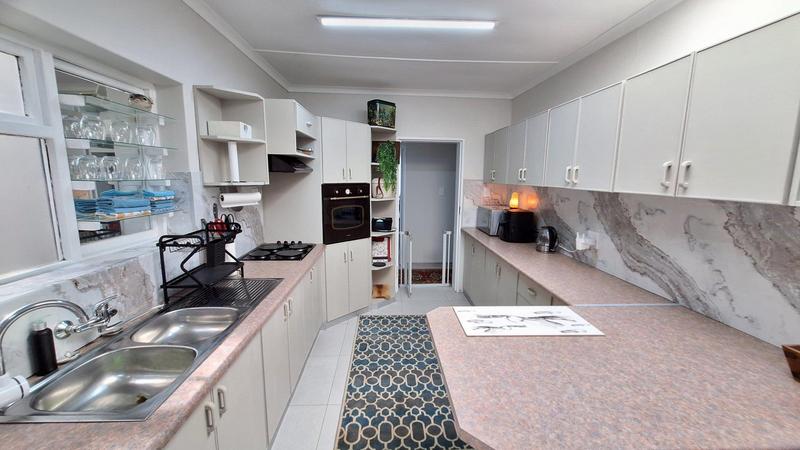 5 Bedroom Property for Sale in Reebok Western Cape